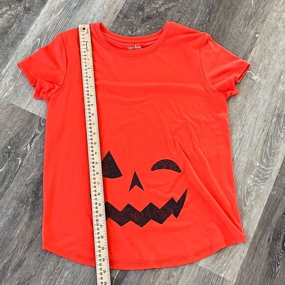 Isabel Maternity by Ingrid & Isabel Pumpkin Face Graphic Maternity T-Shirt - Picture 8 of 11